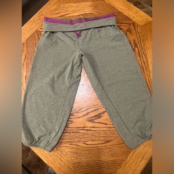 Nike Pants - Nike Dri-Fit Capris. Size S
